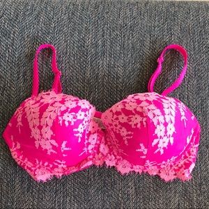 Sexy pink lace push-up bra